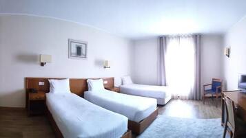 Sistema de insonorización, tabla de planchar con plancha y wifi gratis