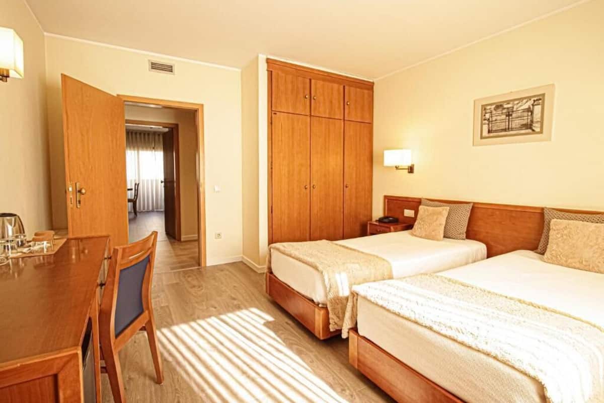 Standard Suite, 2 Bedrooms, Connecting Rooms