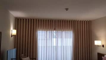 Sistema de insonorización, tabla de planchar con plancha y wifi gratis