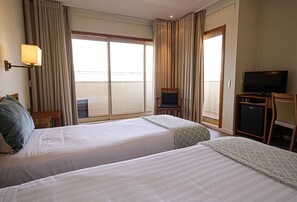 標準雙床房, 陽台 | 迷你吧、隔音、熨斗/熨衣板、免費無線上網
