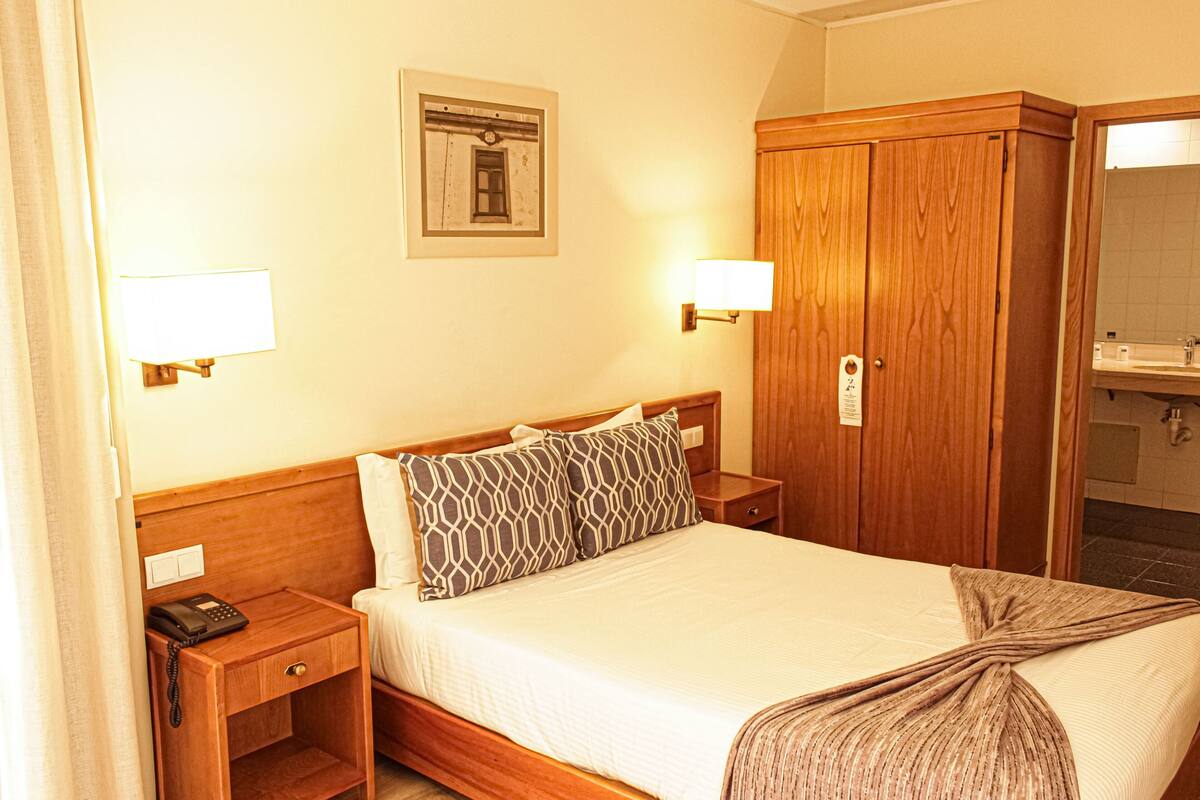 Chambre Double Classique, 1 lit double, climatisation, vue ville