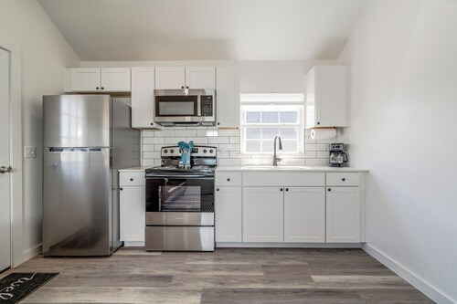 Charming Cottage on Historic Rt 66 west side of Yukon
