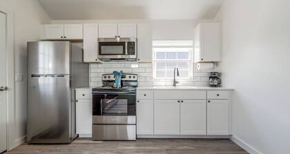 Charming Cottage on Historic Rt 66 west side of Yukon