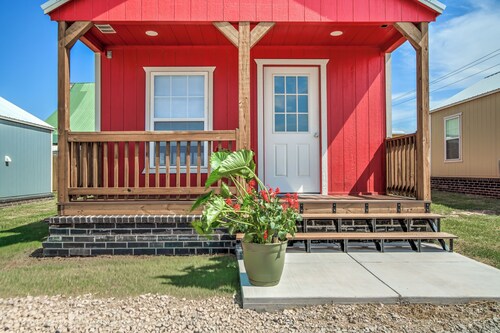 Charming Cottage on Historic Rt 66 west side of Yukon