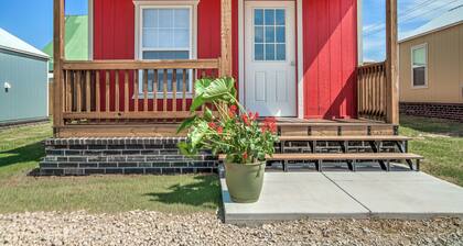 Charming Cottage on Historic Rt 66 west side of Yukon