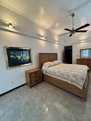 3 bedrooms, Internet, bed sheets - Sib's Crystal Charm  - The Coziest In Town. (Charlotte Amalie)