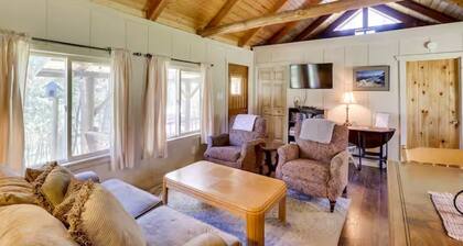 Pet-Friendly Cottage w/ Hot Tub Lake Koocanusa