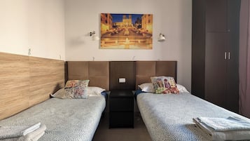 Quarto duplo, vista para a cidade | Escrivaninha, espaço de trabalho para notebook, Wi-Fi de cortesia