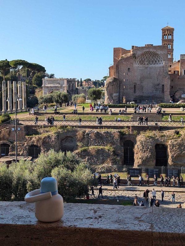 Unclassified image, 1 of 22, button - Roomz Romestay (ROMA)