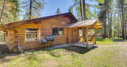 Pet-Friendly Cabin w/ Hot Tub near Lake Koocanusa