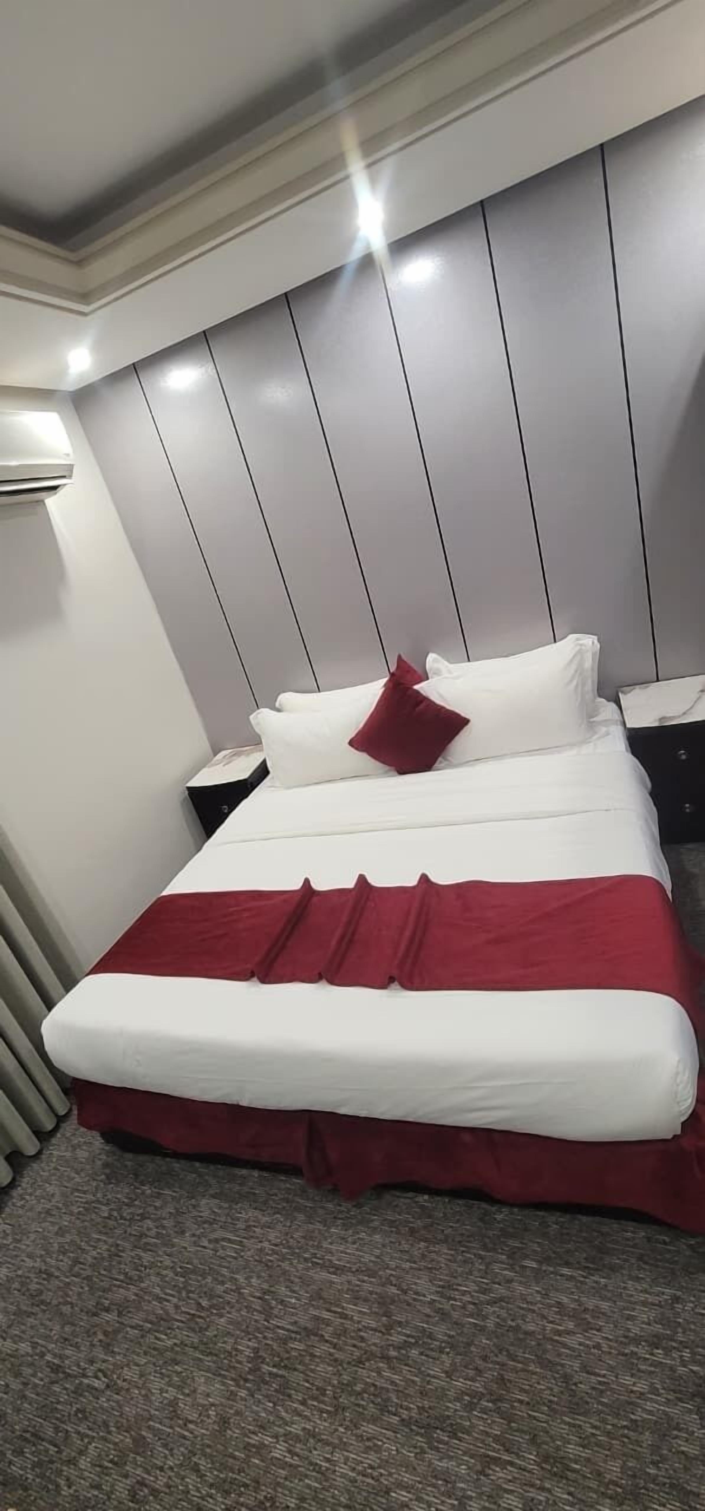 Studio | Laptop workspace, free WiFi