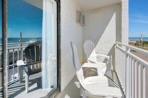 Terrace/patio - New Direct Oceanfront Sea Mist,Remodeled,4th Floor (Myrtle Beach)