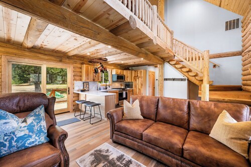 2 Bedroom Log Cabin on 80 acres in Harrison, Idaho w/Lake View