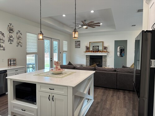 New Construction 3-bedroom farmhouse in marvelous Wellborn, Florida with AC.