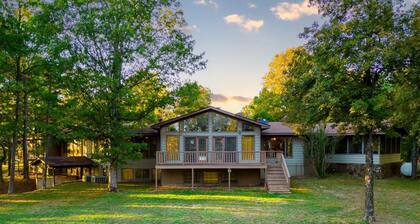 The Lodge offers stunning 360° views oc the Ozark Mountains!