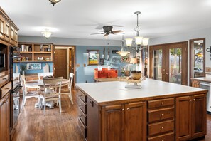 Dining - The Lodge offers  stunning 360° views of the Ozark Mountains! (Tilly)