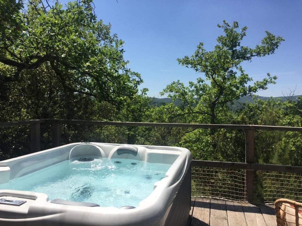 Tente Confort, vue vallée | Bain à remous extérieur