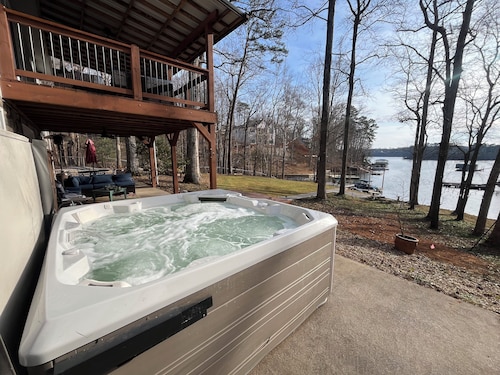 The Shamrock Lake Norman. Swim, fish, kayak, boating, pool, hot tub, jet ski.