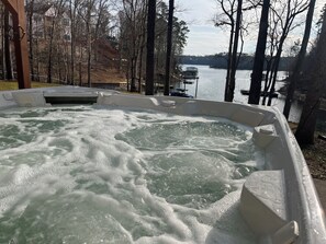 Outdoor spa tub - The Shamrock Lake Norman. Swim, fish, kayak, boating, pool, hot tub, jet ski. (Statesville)