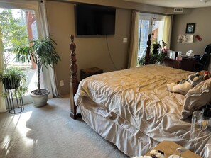 3 bedrooms, iron/ironing board, WiFi, bed sheets - The Shamrock Lake Norman. Swim, fish, kayak, boating, pool, hot tub, jet ski. (Statesville)