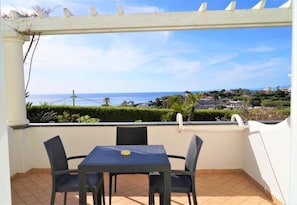 Quarto casal ou duplo superior, sacada, vista para o mar