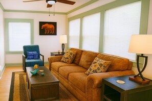 TV - Cozy Cottage near Ocoee White Water Rafting Outfitters with Hot Tub! (Copperhill)