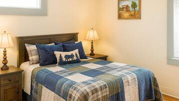 1 bedroom, desk, WiFi, bed sheets