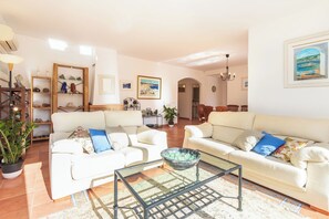 TV - Sa Riera: Vistas, Piscina y Playa a pie (Sa Riera)