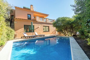 Pool - Sa Riera: Vistas, Piscina y Playa a pie (Sa Riera)