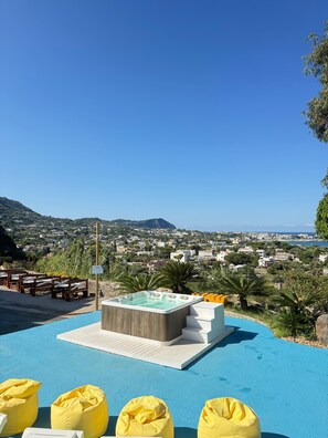 Indoor pool, outdoor pool, pool umbrellas, pool loungers - Parco dei Principi Resort & Spa (Forio)