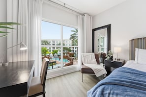 Appartement (2 Bedrooms) | 2 slaapkamers, een bureau, een laptopwerkplek, verduisterende gordijnen