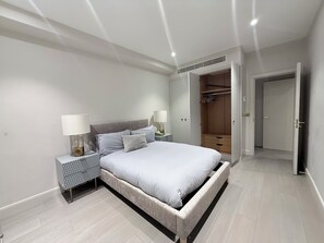3 bedrooms, iron/ironing board, free WiFi - 3 Bedroom Apartment at Edgware Rd Westchester House (London)