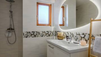 Regadera y secadora de cabello