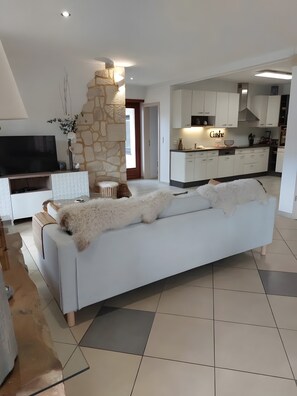 TV - Apartment 'Natür'Gîte' with Mountain View, Private Terrace and Wi-Fi (Fellering)