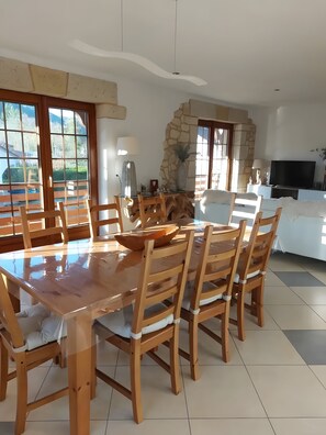 Dining - Apartment 'Natür'Gîte' with Mountain View, Private Terrace and Wi-Fi (Fellering)