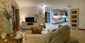 TV - Apartment 'Natür'Gîte' with Mountain View, Private Terrace and Wi-Fi (Fellering)