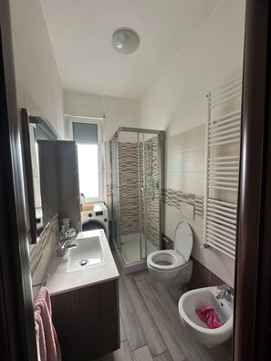 Hair dryer, towels, soap, toilet paper - Elegant modern apartment in the heart of Chianti, ideal for exclusive relaxation (Gaiole In Chianti)