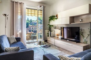 TV - Elegant modern apartment in the heart of Chianti, ideal for exclusive relaxation (Gaiole In Chianti)