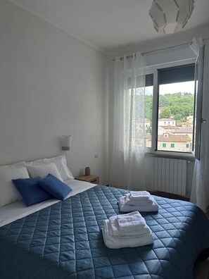 2 chambres, fer et planche à repasser, Wi-Fi gratuit, draps fournis