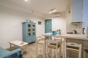 Fridge, microwave, toaster, ice maker - GuestHost - Cozy 35 sqm apartment, perfect for four people, located on the ground floor of a building (access via one step).The property is located in Visgnola, a quiet village near Bellagio, one of Lake Como's most popular destinations. It's well-served (Bellagio)