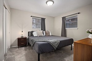 2 habitaciones, escritorio, tabla de planchar con plancha y wifi 