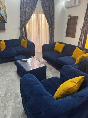 Living area - Charming 2-bedroom apartment in the heart of Dakar (Dakar)