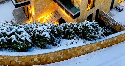 Faraya Perfect 3-bedroom chalet with Cheminée & panoramic mountain view &pool