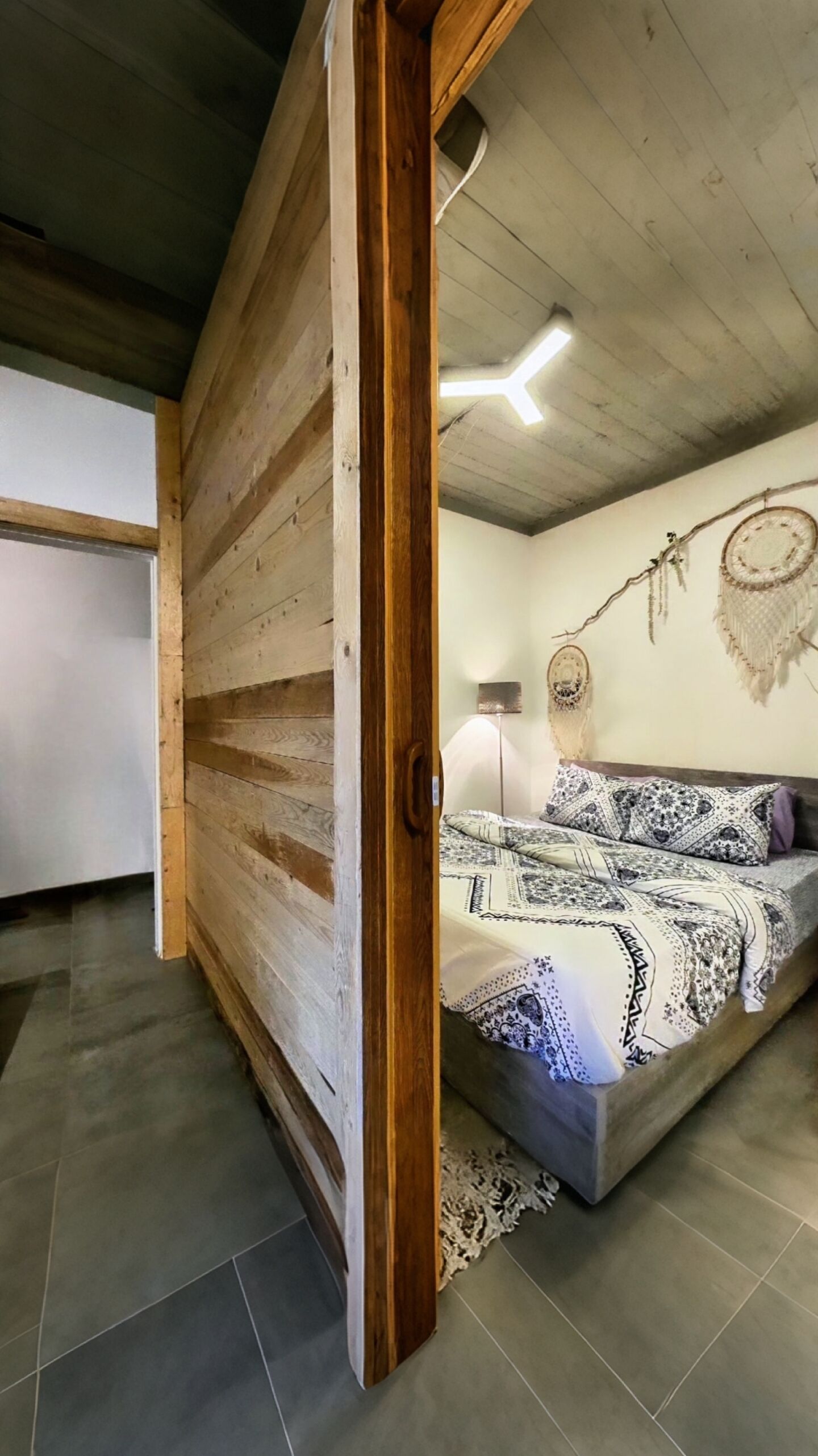 2 bedrooms, iron/ironing board, bed sheets