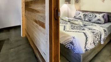 2 bedrooms, iron/ironing board, bed sheets