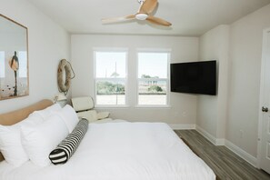 3 bedrooms, iron/ironing board, free WiFi, bed sheets - 3BR Coastal Home in WindMark Beach -Bikes +Beach Gear -Near Beach & Resort Pools (Port St. Joe)