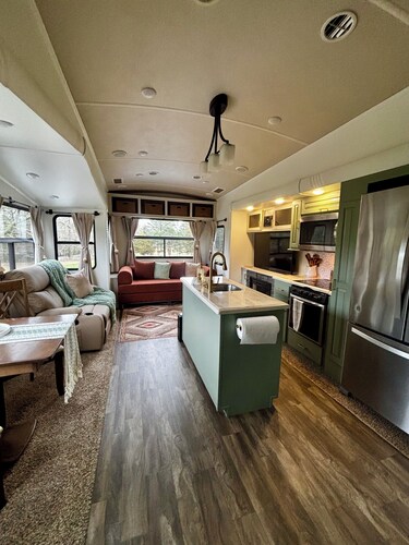 Private and peaceful RV retreat on a quiet pasture near Pine Mountain, GA. 
