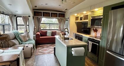 Private and peaceful RV retreat on a quiet pasture near Pine Mountain, GA.