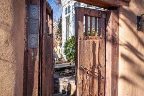 Exterior detail - Adobe Elegance and Luxury, Walk to Canyon Road (Santa Fe)