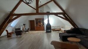 Unclassified image, 4 of 22, button - Large character house Pets welcome at no extra charge (Lormes)